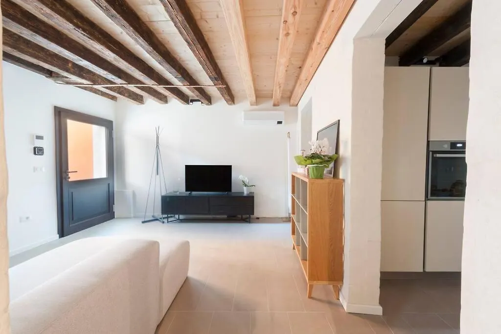 Ca' Ferrando, Brand New Apartment, Experienced Host! Венеция