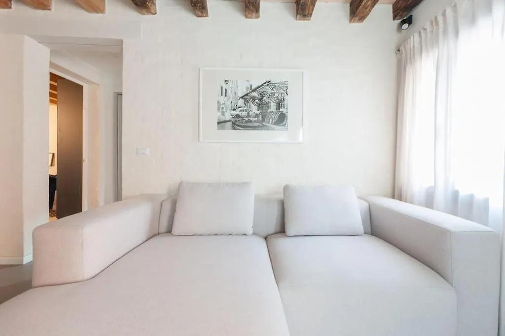 Ca' Ferrando, Brand New Apartment, Experienced Host! Венеция